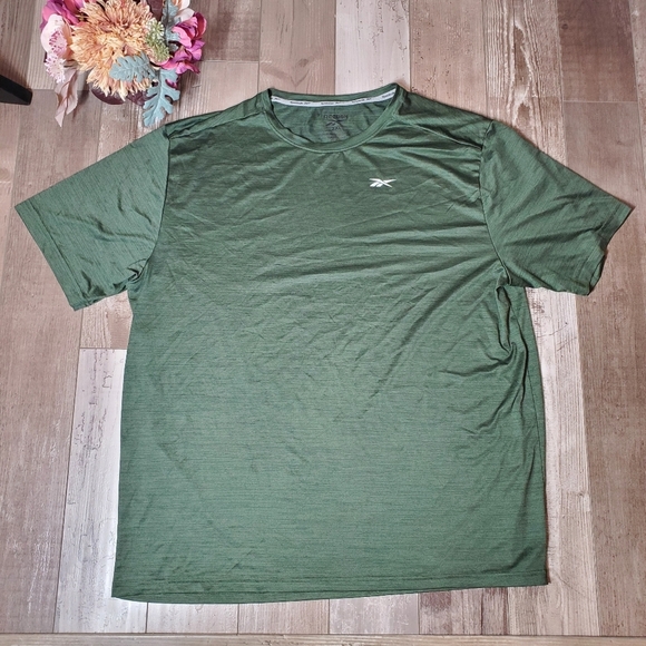 Reebok Men’s Green Athletic Short Sleeve Performance T-Shirt Size 2XL NWOT - Picture 1 of 16